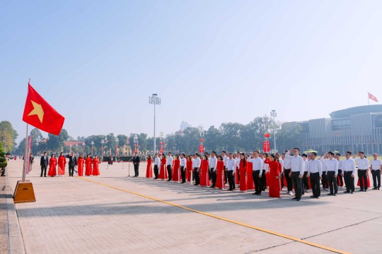 HANEL BÁO CÔNG DÂNG BÁC VÀ TRI ÂN CỘI NGUỒN NHÂN DỊP KỶ NIỆM 40 NĂM THÀNH LẬP 